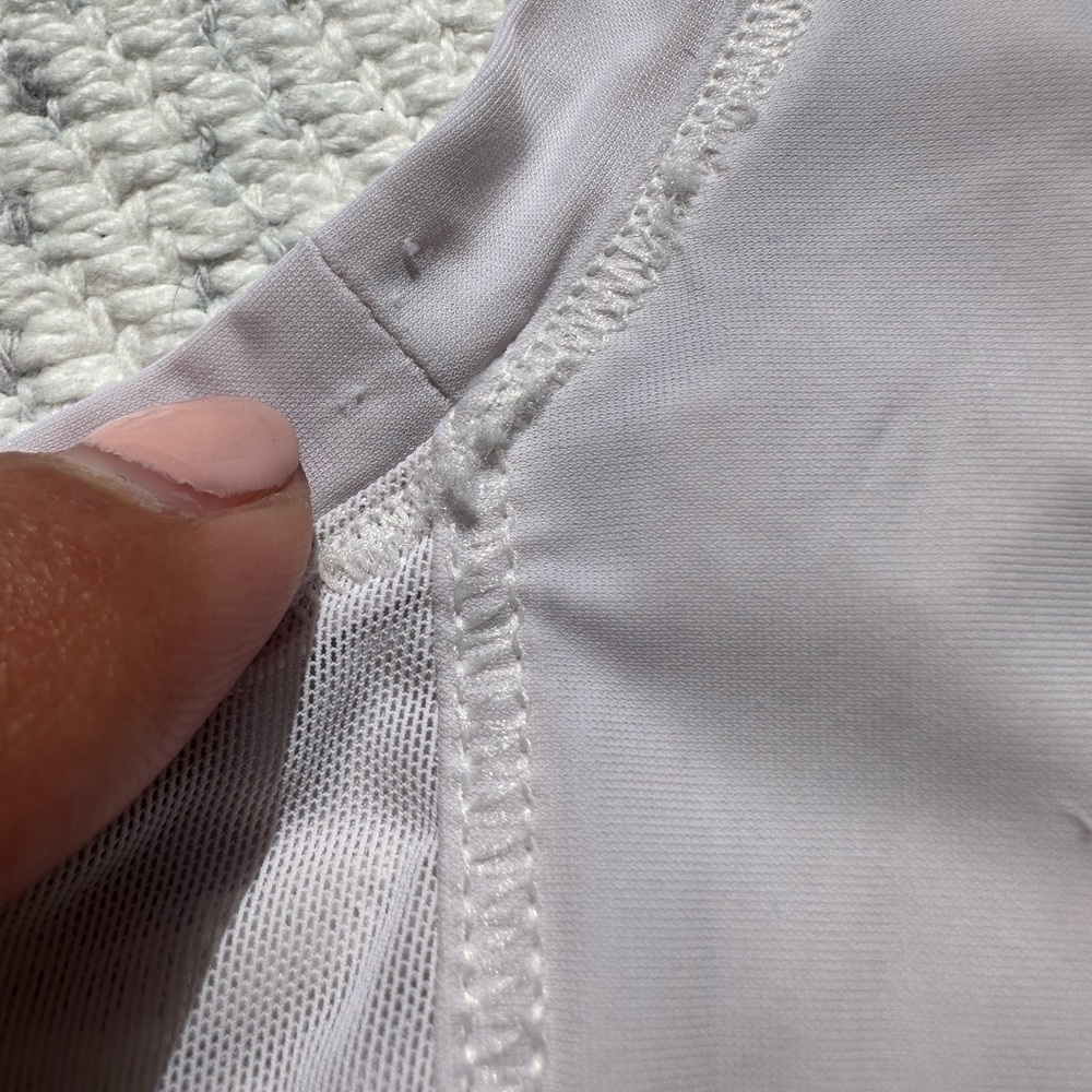Lululemon Tank top White Sz 4 Mesh Back muscle top Activewear women’s - Picture 7 of 10